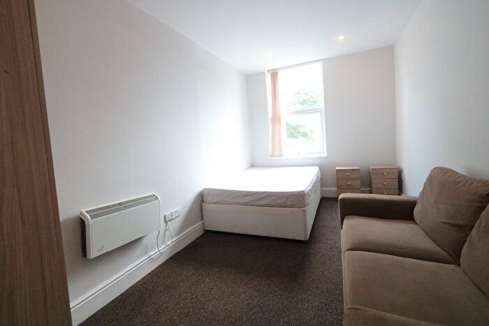 3 Bedroom Flat To Rent In Wilbraham Road, Chorlton, Manchester, M21
