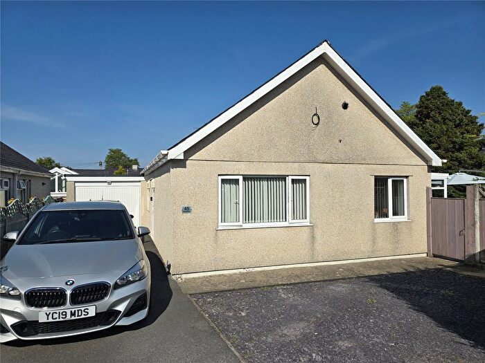 4 Bedroom Bungalow For Sale In Glanffynnon, Llanrug, Caernarfon, Gwynedd, LL55