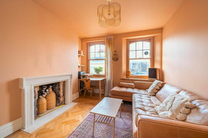 2 Bedroom Flat To Rent In Wells Street, Marylebone, London, W1T