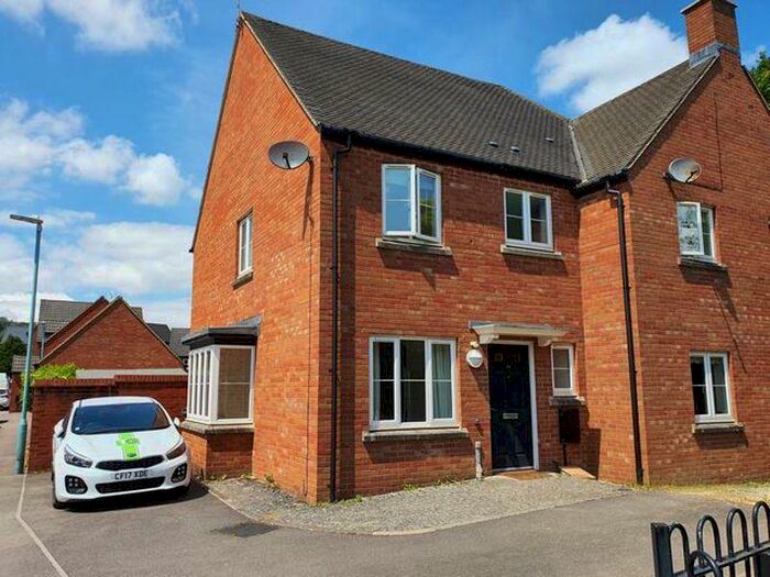 3 Bedroom Semi-Detached House To Rent In The Rope Walk, Dursley, GL11