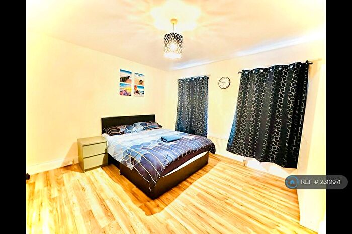 3 Bedroom Terraced House To Rent In Audley Street, Reading, RG30
