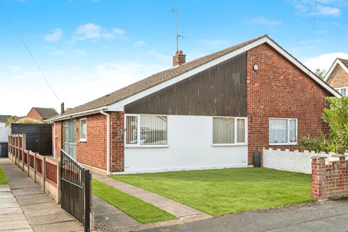 3 Bedroom Semi-detached Bungalow For Sale In Oakwood Drive, Armthorpe, Doncaster, DN3