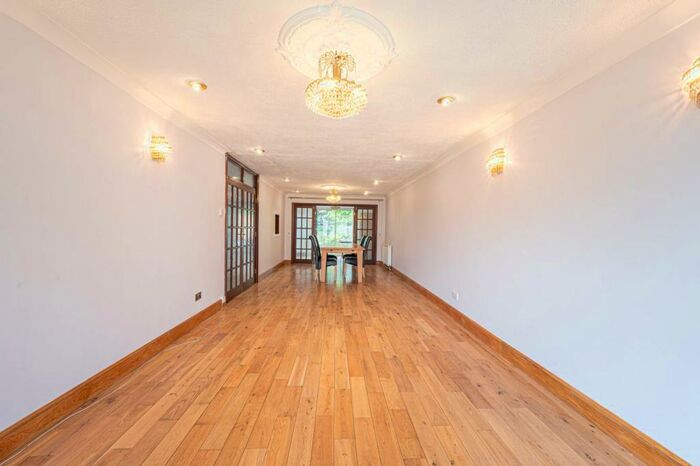 5 Bedroom House To Rent In Water Brook Lane, Hendon, London, NW4