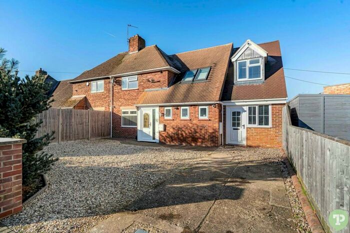 4 Bedroom Semi-Detached House To Rent In Miller Road, Wheatley, OX33