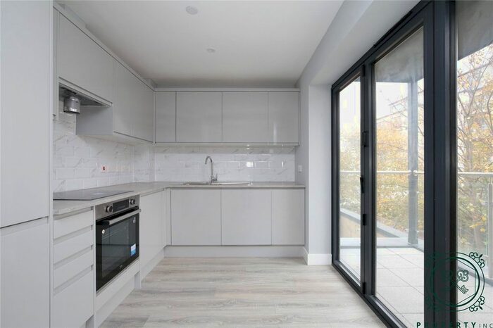 2 Bedroom Flat To Rent In High Street, London, E17