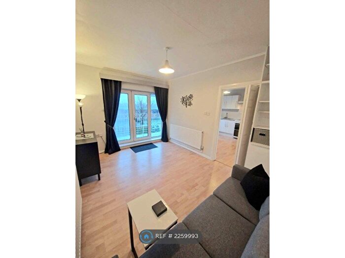 1 Bedroom Flat To Rent In Brantingham Road, Whalley Range, Manchester, M16