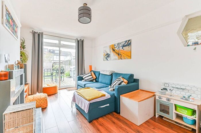 2 Bedroom Maisonette For Sale In Oxtoby Way, Norbury, London, SW16