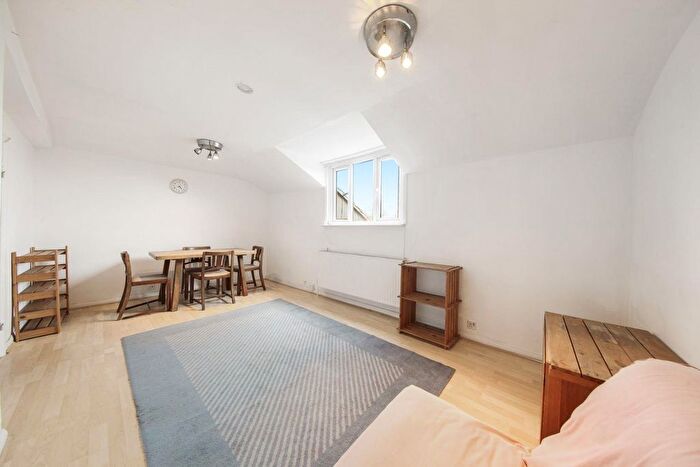 1 Bedroom Flat To Rent In Brondesbury Road, London, NW6