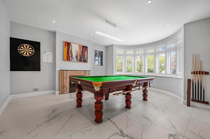 5 Bedroom Detached House For Sale In Rowdon Avenue, London, NW10