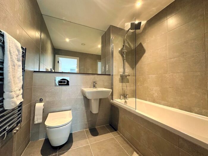 1 Bedroom Flat To Rent In Springwell Gardens, Whitehall Road, Leeds, LS12