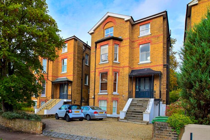 2 Bedroom Flat To Rent In Onslow Road, Richmond, TW10