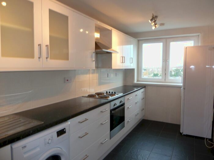 2 Bedroom Flat To Rent In Victoria Road, Brentwood, CM14