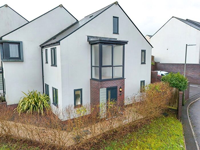 2 Bedroom End Terrace House For Sale In Parkbay Avenue, Paignton, TQ4