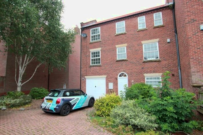 4 Bedroom Town House To Rent In Scaife Mews, Beverley, HU17