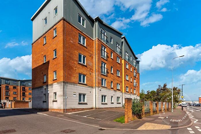 1 Bedroom Flat For Sale In Moorhead Close, Cardiff, CF24
