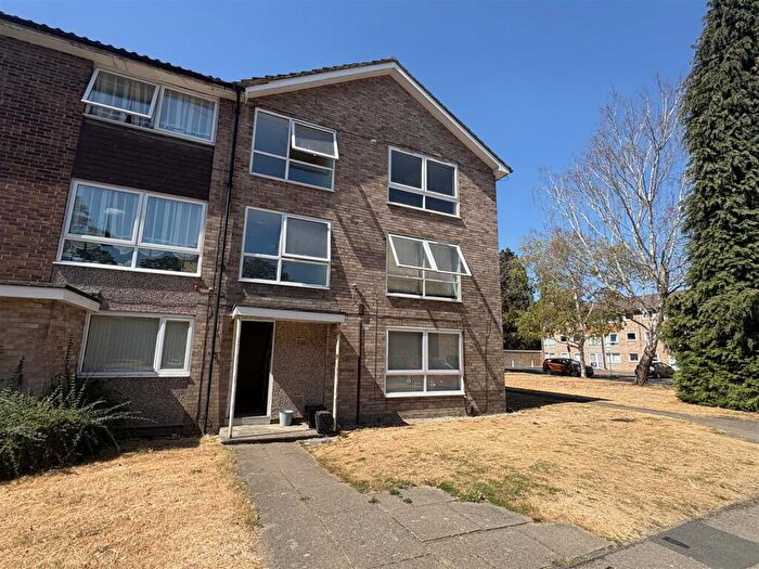 2 Bedroom Apartment To Rent In Lima Court, Bath Road, Reading, RG1