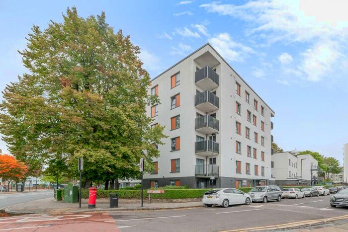 2 Bedroom Flat To Rent In Plaistow Grove, Stratford, London, E15
