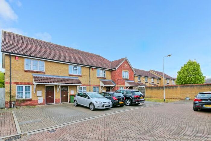 2 Bedroom Property To Rent In Ringlet Close, London, E16