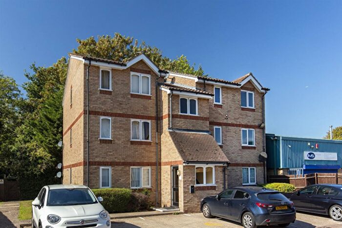 2 Bedroom Flat To Rent In Howard Close, Waltham Abbey, EN9