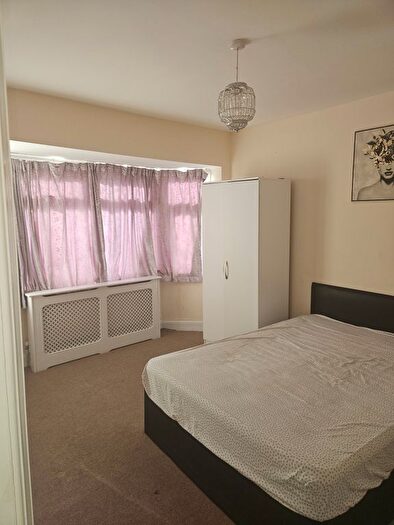 4 Bedroom Semi-Detached House To Rent In Ellerdine Road, Hounslow, TW3