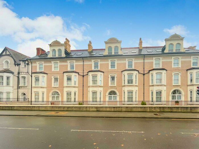 3 Bedroom Apartment To Rent In Augusta Street, Llandudno, LL30