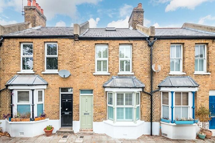 2 Bedroom Property To Rent In Robson Road, London, SE27