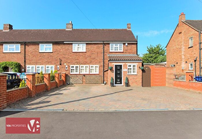 4 Bedroom End Of Terrace House For Sale In St. Cuthberts Road, Hoddesdon, EN11