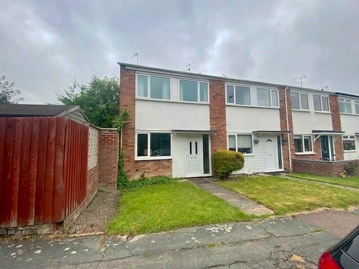 3 Bedroom End Of Terrace House To Rent In Derwent Close, CB1