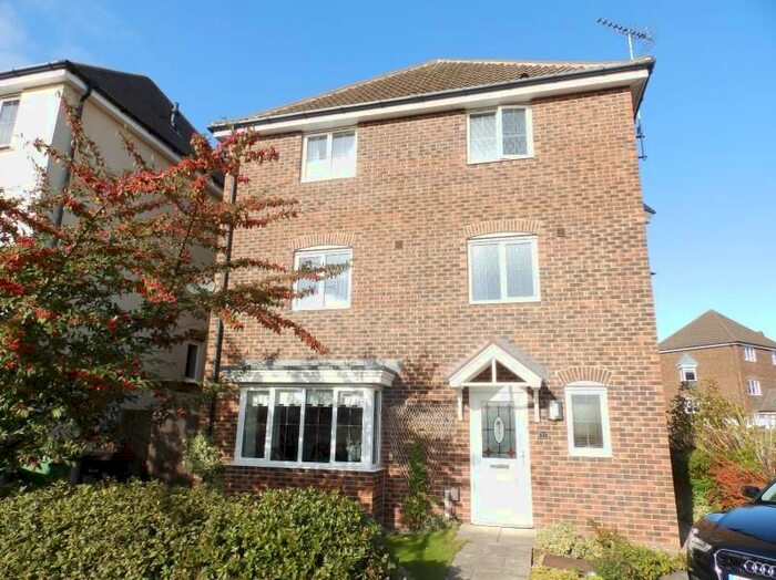 5 Bedroom Detached House To Rent In Glade Walk, New Forest Village, Leeds, LS10