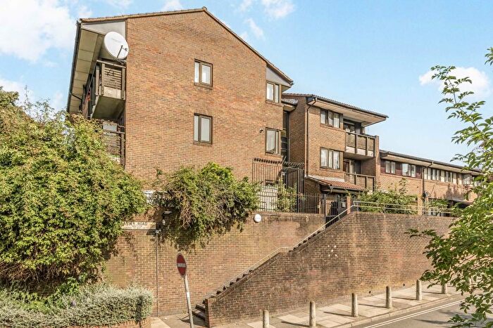 2 Bedroom Flat To Rent In Brassey Road, London, NW6