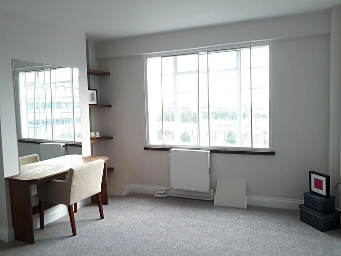 Flat To Rent In Camden Road, Camden, NW1