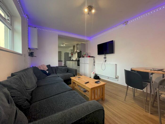 7 Bedroom Terraced House To Rent In Miskin Street, Cathays, CF24