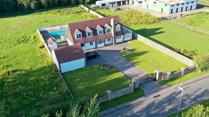 4 Bedroom Detached House To Rent In Barrowby Lane, Garforth, Leeds, LS25