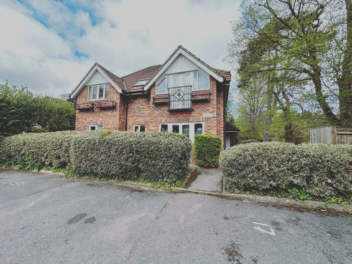 2 Bedroom Flat To Rent In Victoria Court, London Road, Headington, Oxford, OX3