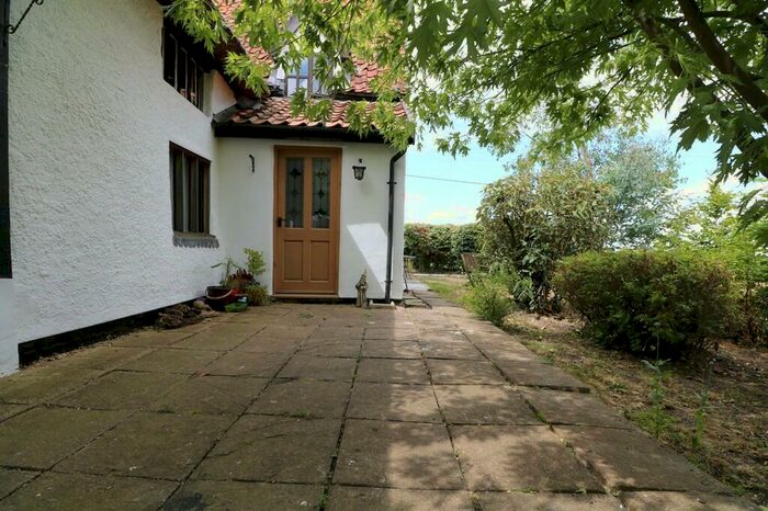 2 Bedroom Maisonette To Rent In Dove House Cottage Annexe, NR16