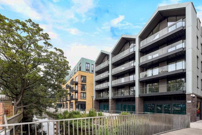 2 Bedroom Flat To Rent In Drapers Yard, London SW18