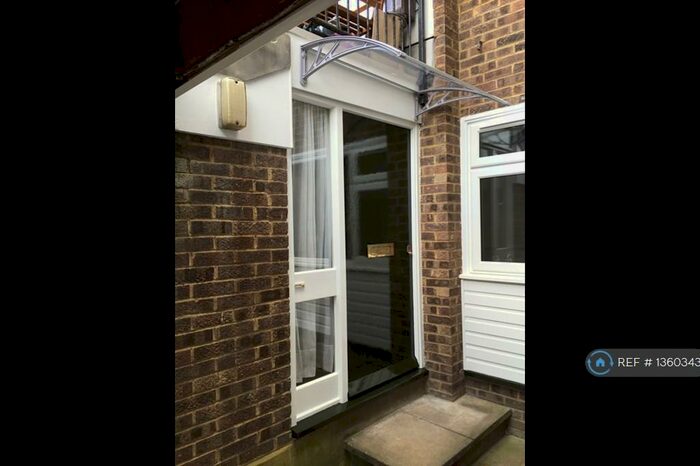 1 Bedroom Maisonette To Rent In Barnard Lodge, New Barnet, EN5