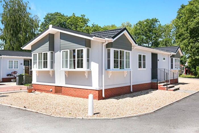 2 Bedroom Park Home For Sale In , Trowbridge, BA14