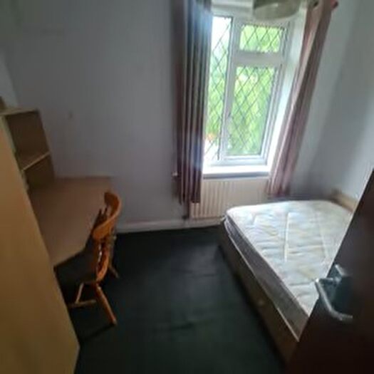6 Bedroom Semi-Detached House To Rent In Winston Mount, Leeds, West Yorkshire, LS6