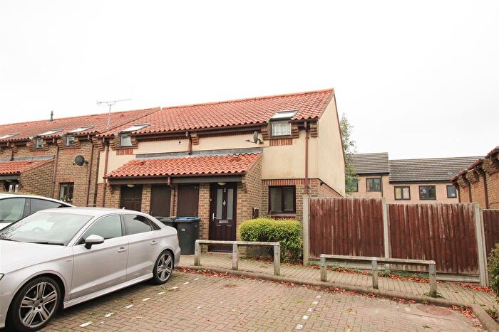 2 Bedroom End Terrace House For Sale In The Briars, Harlow, CM18