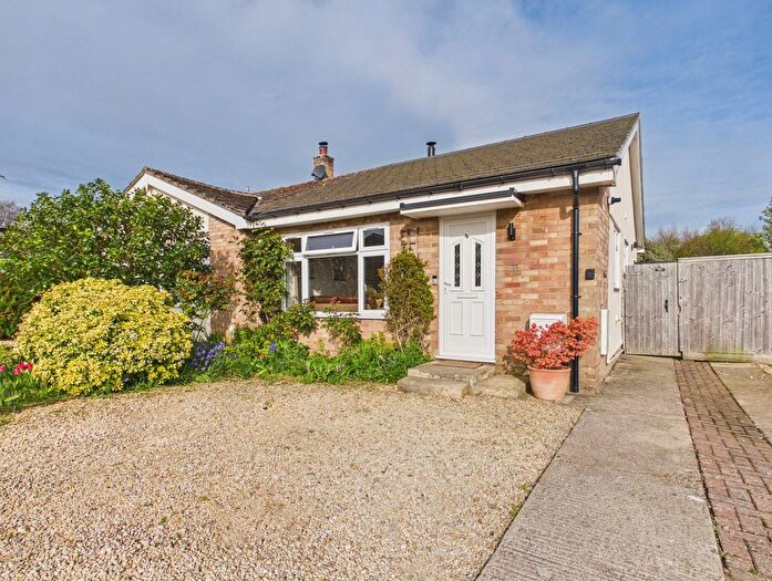 2 Bedroom Bungalow For Sale In Wychwood Drive, Milton-Under-Wychwood, OX7