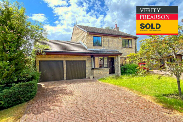 3 Bedroom Detached House For Sale In Moor Park Close, Beckwithshaw, HG3