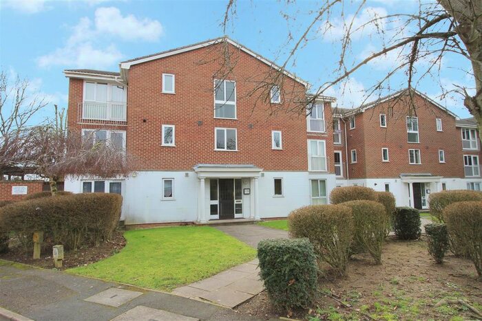 1 Bedroom Flat For Sale In Tayfield Close, Ickenham, UB10