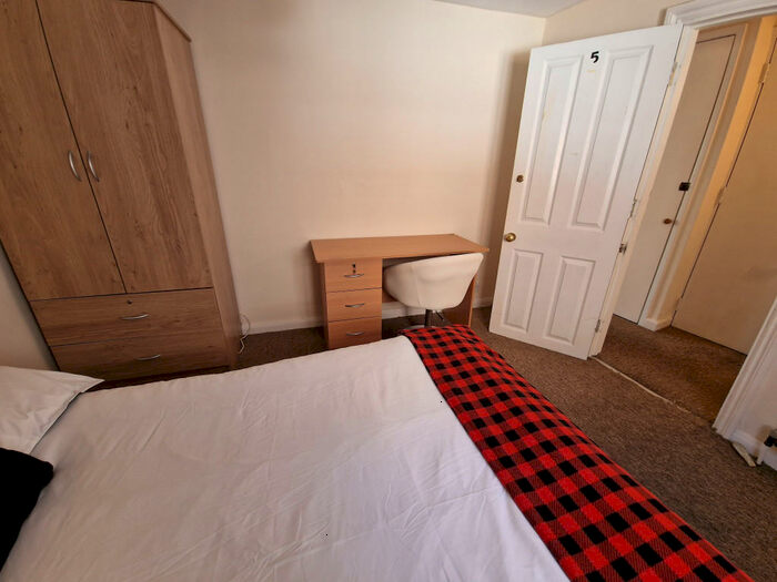 5 Bedroom End Of Terrace House To Rent In Ditchling Road, Brighton, BN1