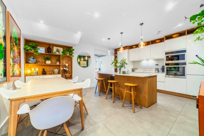 1 Bedroom Flat To Rent In Finborough Road, London, SW10