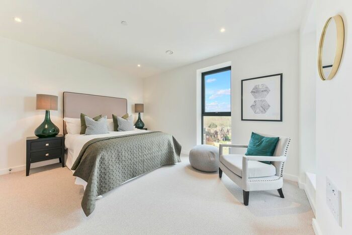 3 Bedroom Flat To Rent In Beatrice Place, London, SW19