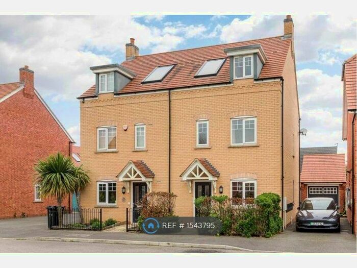 4 Bedroom Semi-Detached House To Rent In Maxwell Crescent, Northampton, NN5