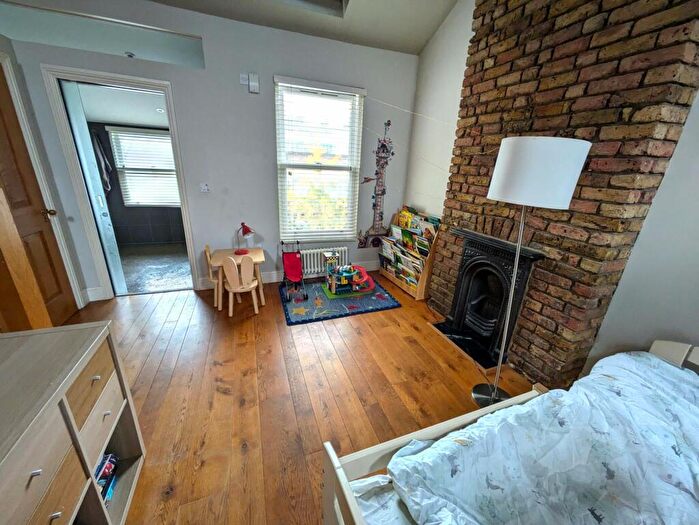 2 Bedroom End Of Terrace House To Rent In Battledean Road, N5