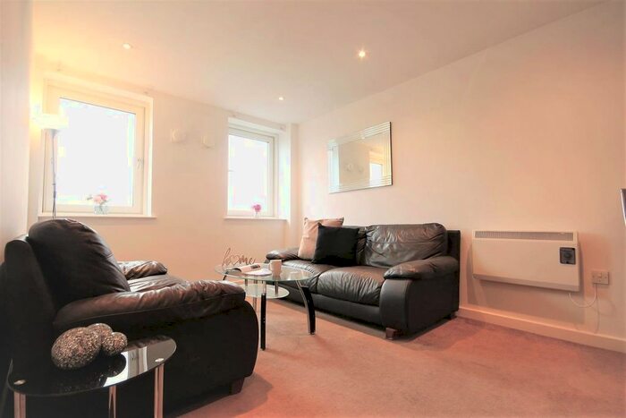 2 Bedroom Flat To Rent In Waterloo Square, Newcastle Upon Tyne, Tyne And Wear, NE1