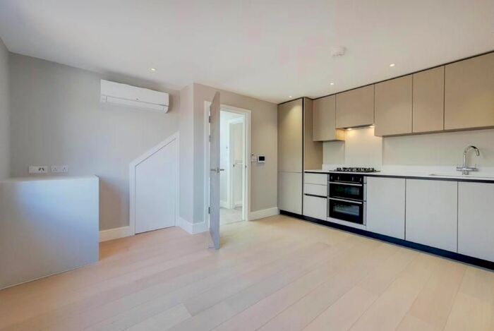 1 Bedroom Flat To Rent In The Drive, Golders Green, NW11